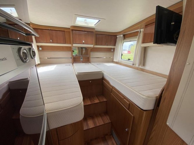 Hymer S 674 sl Lengtebedden  foto: 6