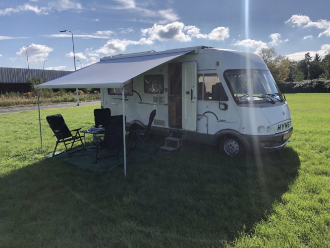Hymer B574 Airco, Lit fixe et Lit relevable, 4-5 pers photo : 0