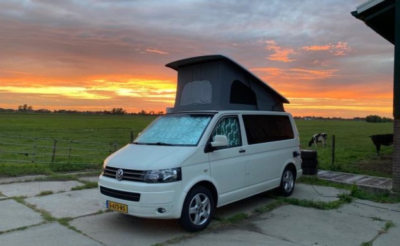 Volkswagen 4 pers. Rent a Volkswagen camper in Rijsenhout? From €103 pd - Goboony photo: 1