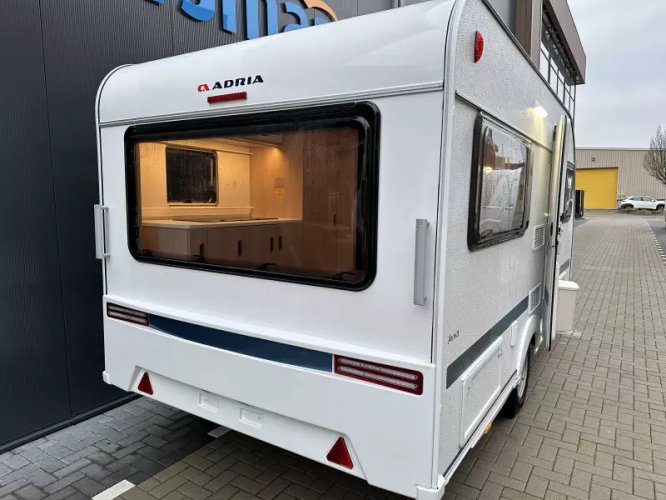 Adria Aviva 422 PY Lichtgewicht caravan 