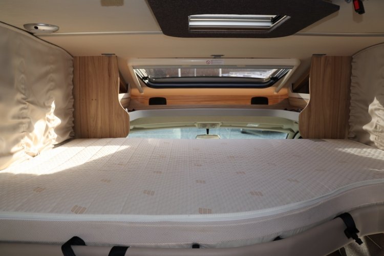 Hymer T 678 CL 60 jaren editie maxi chassis AUTOMAAT 150 pk enkele bedden + hefbed (56  foto: 66