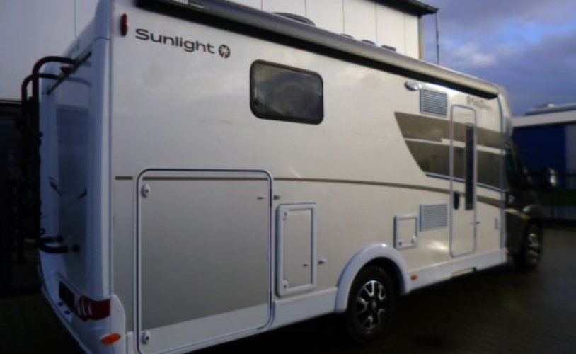 Sunlight 4 pers. Sunlight camper rental in Weerselo? From € 121 pd - Goboony photo: 1