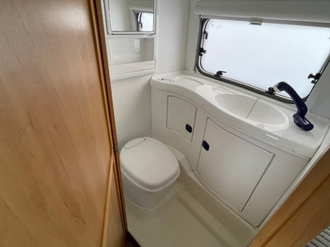 Eriba Troll 550 Gt Touring nieuwstaat , toilet , luifel , mover , rondzit