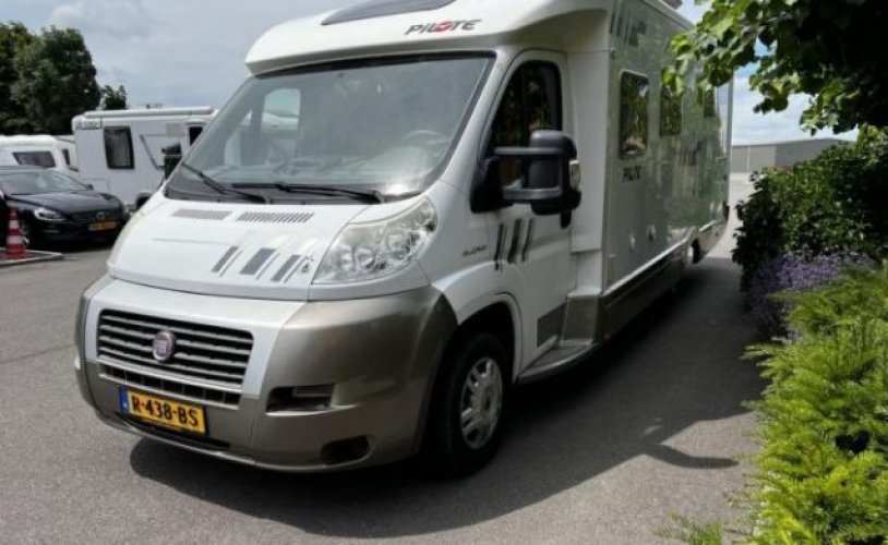 Pilote 3 pers. Pilote camper huren in Dordrecht? Vanaf € 149 p.d. - Goboony foto: 0