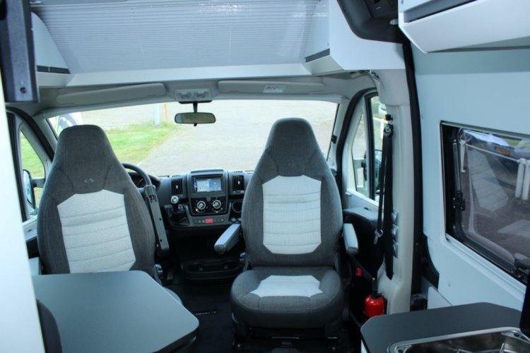 Adria 640 SLB Twin Supreme, 2.3 MultiJ. 140 PK, Maxi chassis, Motor/ Dak-airco, Enkele-bedden, Trekhaak, Metallic kleur, Bj. 2021 Buscamper Marum Groningen foto: 5