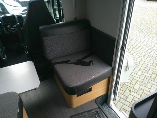 Adria Matrix 670 SL 9-traps automaat 