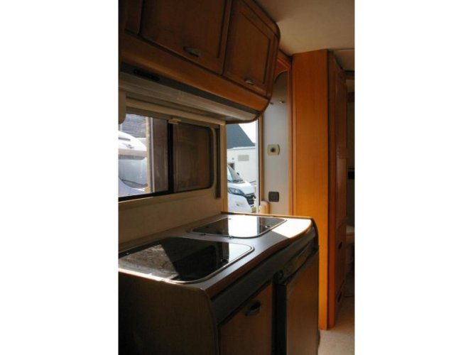 Hymer Tramp 575 Fransbed, draaistoelen.  foto: 8