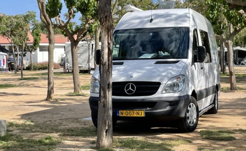 Mercedes-Benz 2 pers. Mercedes-Benz camper huren in Waverveen? Vanaf € 79 p.d. - Goboony
