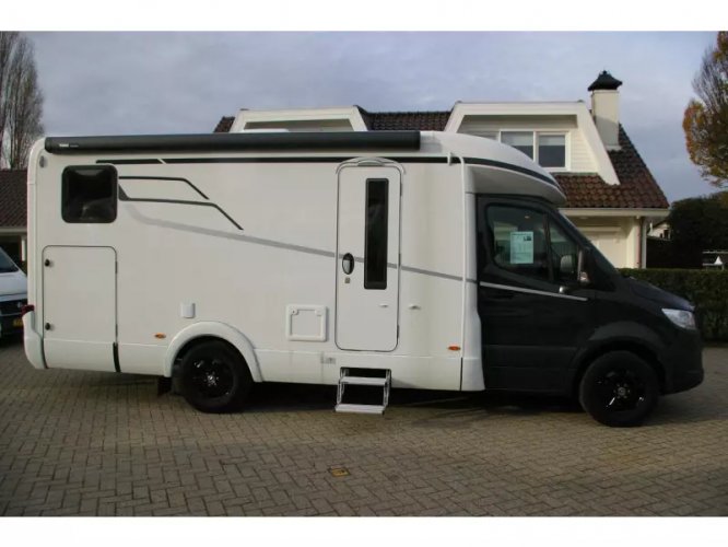 Hymer T 585 S Automatic, single beds. photo: 1