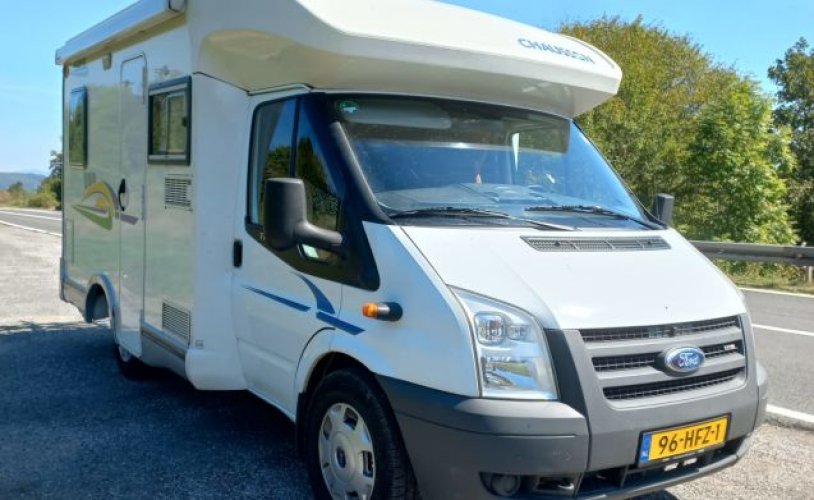 Chausson 3 pers. Rent a Chausson motorhome in Someren? From € 90 pd - Goboony photo: 1