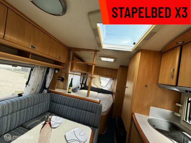 Hobby 560 KMFE 3X stapelbed rondzit vastbed issabella tent foto: 15