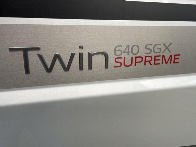 Adria Twin Supreme 640 SGX Elek Hefbed- Nieuwstaat ! foto: 16