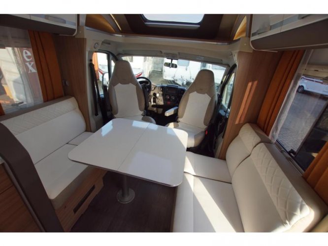 Adria Matrix 670 DC automaat, queensbed  foto: 7