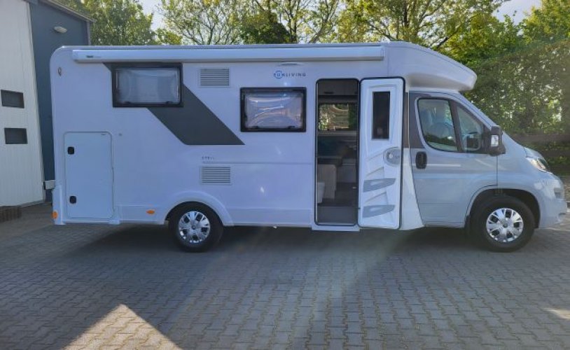 Sun Living 4 pers. Rent a Sun Living motorhome in Schagerbrug? From € 156 pd - Goboony photo: 0