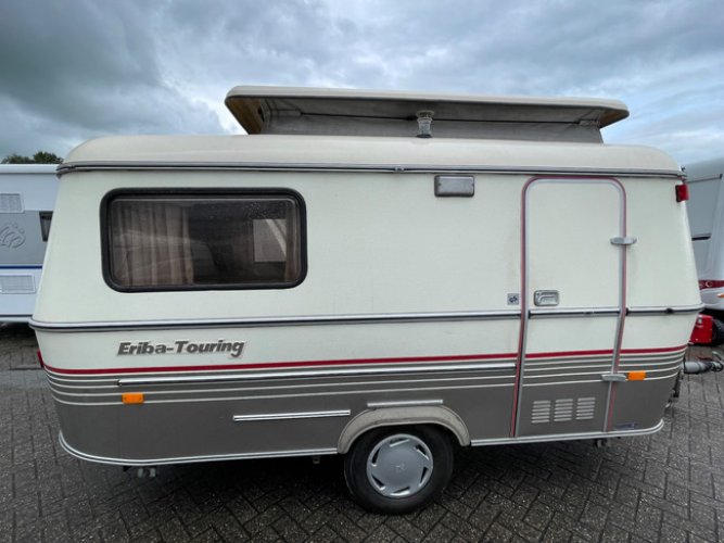 Eriba Touring Triton M RETRO TOEREN KINGSIZE BED RONDZIT