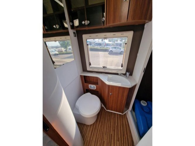 Adria Matrix Plus 670 SLT lage enkele bedde  foto: 10