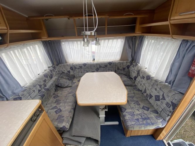 Knaus Azur 490 UFE Rondzit Frans bed en Tent  foto: 9