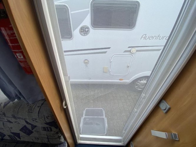 Knaus Azur 490 Ufe Rondzit Frans bed en  foto: 6