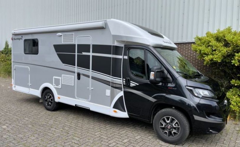 Sunlight 2 pers. Rent a Sunlight camper in Weesp? From € 125 pd - Goboony photo: 0