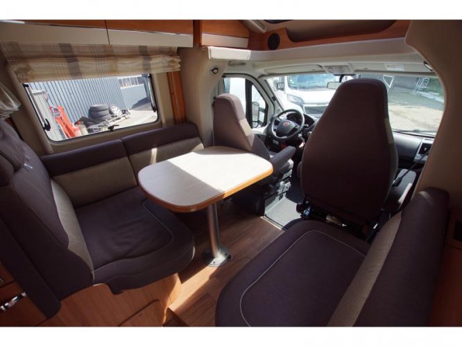 Hymer T698 CL queensbed, topstaat  foto: 7