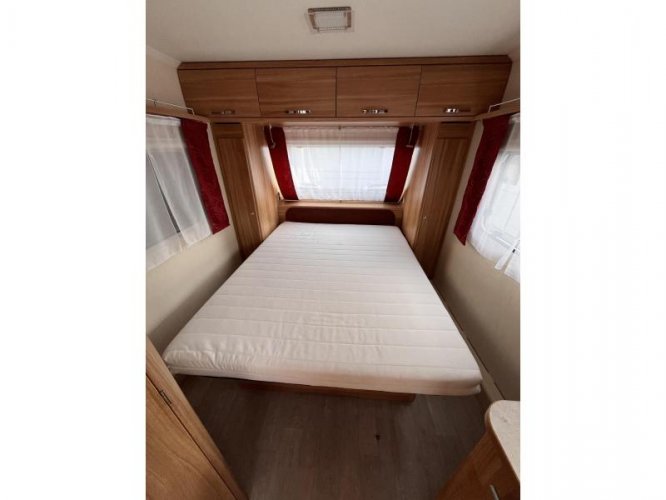 Caravelair Allegra 470 Vrijstaand bed / mover 