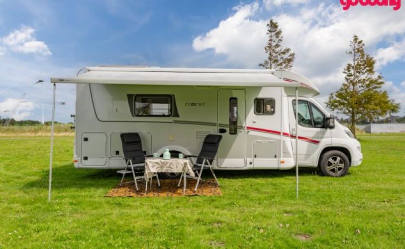 Dethleffs 3 pers. Rent a Dethleffs motorhome in Stompetoren? From € 99 pd - Goboony photo: 1