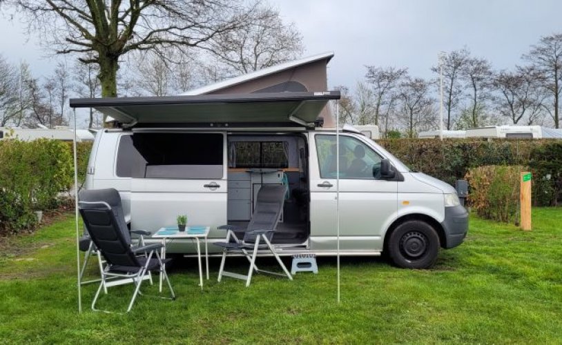 Volkswagen 4 pers. Rent a Volkswagen camper in Hollandscheveld? From €82 per day - Goboony photo: 0
