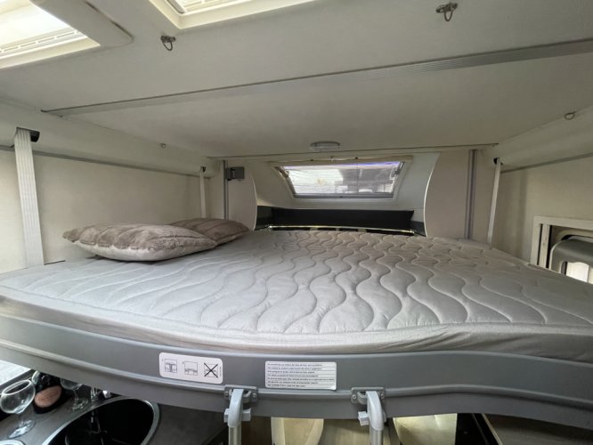 Chausson Challenger Graphite 288 AUTOMAAT QUEENSBED+HEFBED DIESELKACH