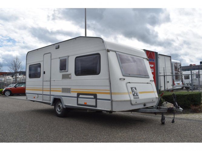 Knaus 8605 Südwind 450 TU | Voortent | Kachel | Vast bed | Accu + stopcontact hoofdfoto: 1