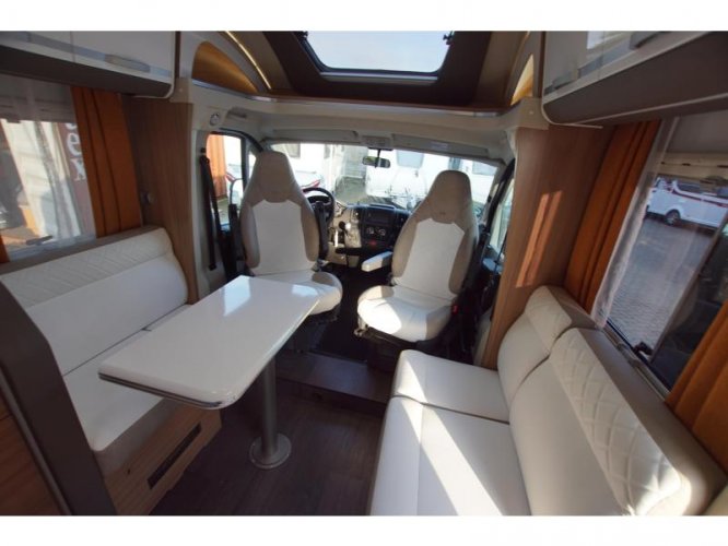 Adria Matrix 670 DC automaat, queensbed  foto: 6