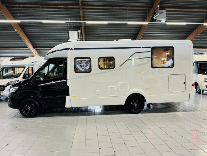 Hymer Tramp 695 S 9-Traps Automaat Mercedes  foto: 5