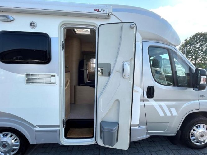 Adria Compact 590 SP vastbed/6-m/compact/2008  foto: 6