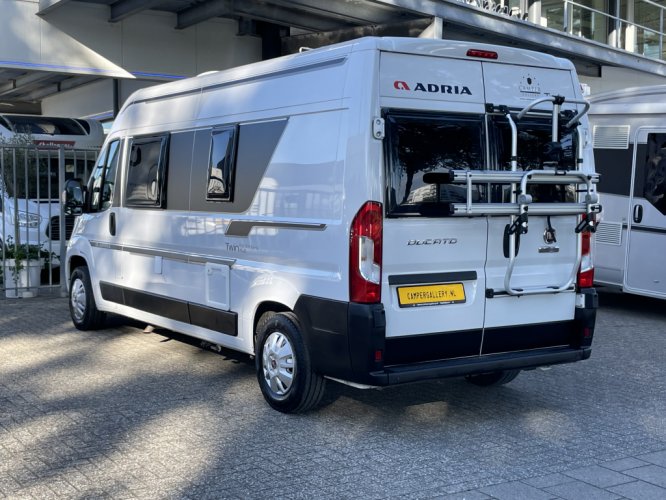 Adria TWIN PLUS 600 SPB FAMILY STAPELBED 4 PERSOONS 5.99 M foto: 22
