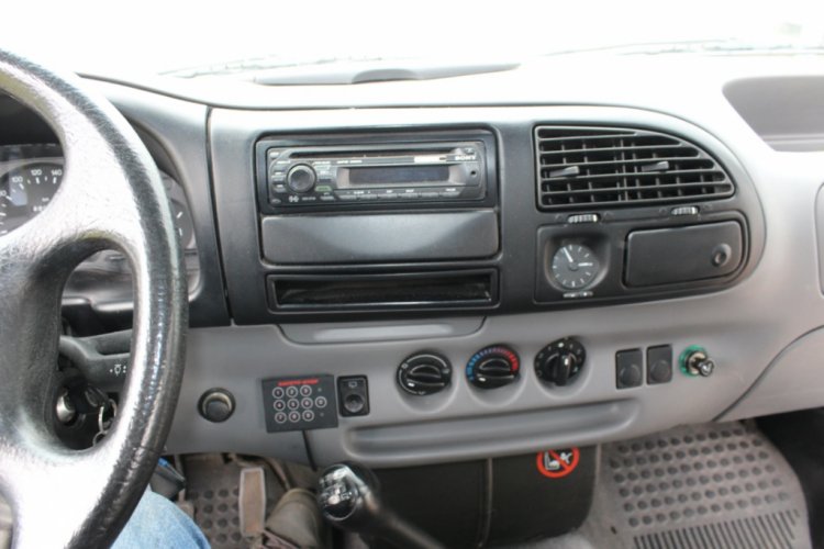 Ford Transit, Compact bus-camper met Hefdak, op diverse plekken bijgewerkt. Alleen geschikt voor iemand die er zelf iets aan kan doen. Marum foto: 20