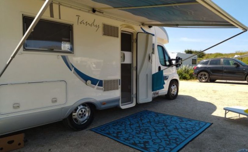 McLouis 4 pers. Want to rent a McLouis camper in Zwolle? From €81 per day - Goboony photo: 0