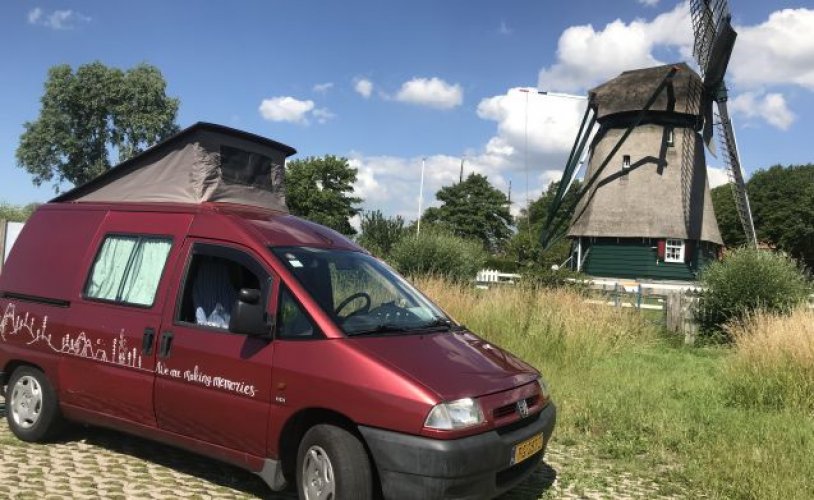 Peugeot 2 pers. Peugeot camper huren in Haarlem? Vanaf € 55 p.d. - Goboony hoofdfoto: 1