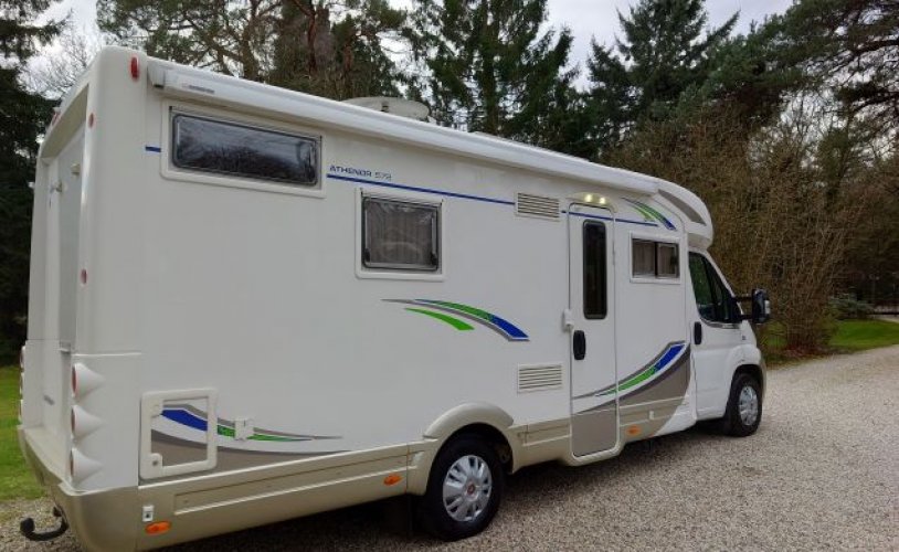 Auto-Sleepers 4 pers. Would you like to rent an Auto-Sleepers camper in Egmond aan Den Hoef? From € 97 pd - Goboony photo: 1