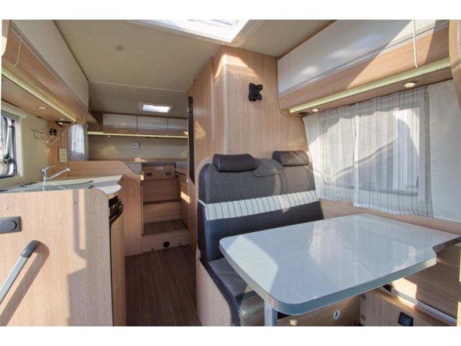 Sunlight T66 halfintegraal camper  foto: 12