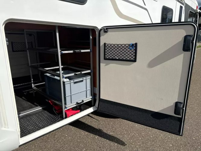 Hymer Exsis-I 588 autom lengtebedden  foto: 9