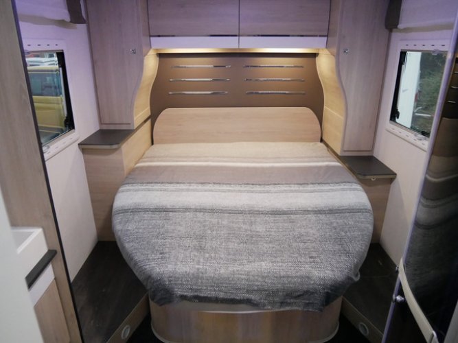 Challenger 398XLB Special Edition, Queensbed, Hefbed!! foto: 14