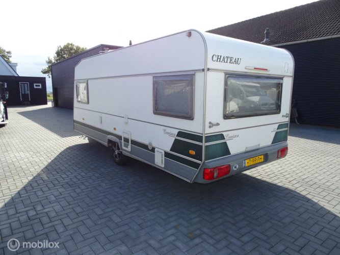 Chateau Cantara 520 C met een rondzit grote tent en luifel foto: 6