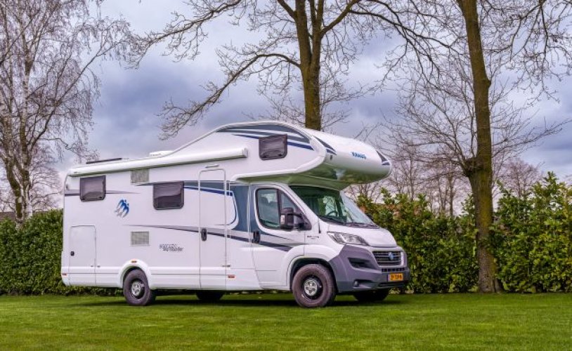Knaus 6 pers. Rent a Knaus motorhome in Vessem? From € 99 pd - Goboony photo: 0