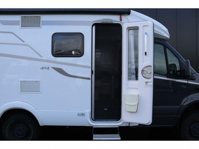 Hymer ML-T 570 4X4 163pk Automaat | LPG Installatie | Zonnepaneel | Omvormer | Lengtebedden |