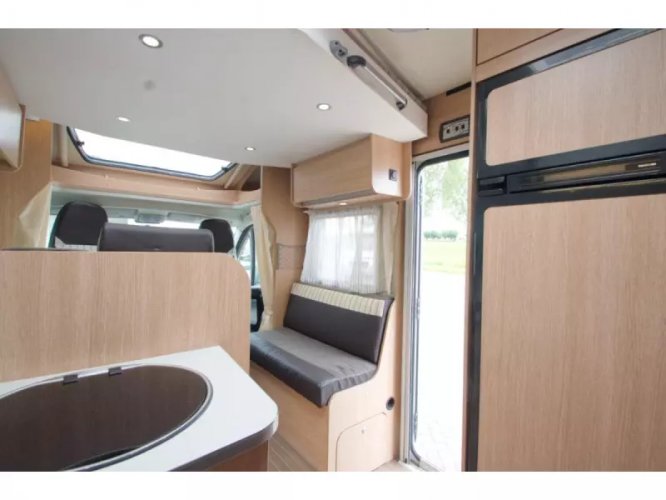 Sunlight T64 halfintegraal camper  foto: 10