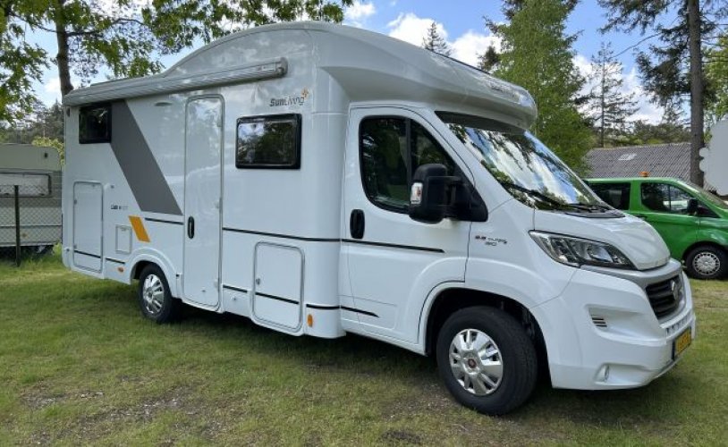 Sun Living 5 pers. Rent a Sun Living camper in Haarlem? From € 99 pd - Goboony photo: 0
