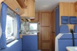 Bürstner i 572 integraal 122 pk, 4 pers dinette, hefbed, nette camper voor zijn leeftijd, Bj. 2002 Marum Groningen foto: 22