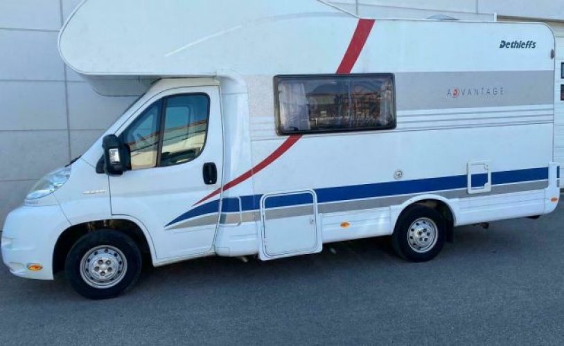 Dethleffs 6 pers. Rent a Dethleffs motorhome in Baarn? From € 133 pd - Goboony photo: 1
