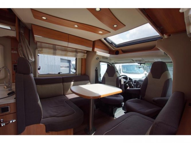 Hymer T698 CL queensbed, topstaat  foto: 5