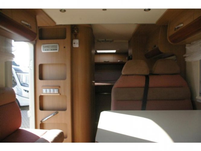 Adria Matrix Axess M 670 SC Queensbed, Hefbed.  foto: 7