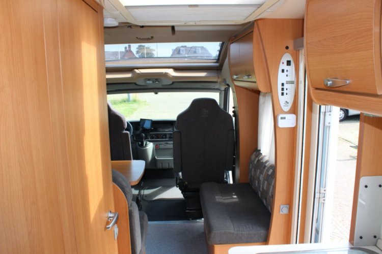 Knaus Sun Ti 700 Meg, Dwarsbed, Garage, Draaibare voorstoelen, Halve dinette, zit bank,. Bj. 2008 Marum (Groningen) foto: 10